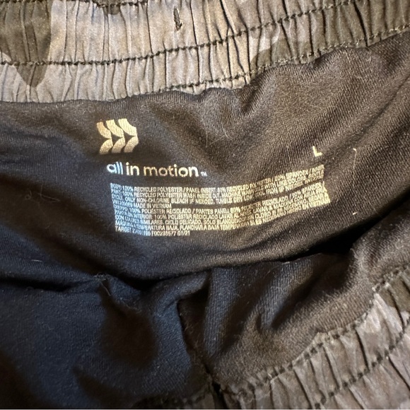 All in motion shorts - Picture 2 of 3